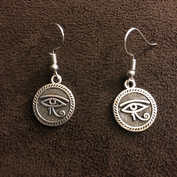Eye of Horus Earrings 👁 - Picture 4 of 7